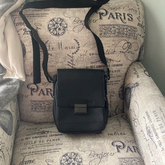 Calvin Klein messenger bag - Picture 1 of 6